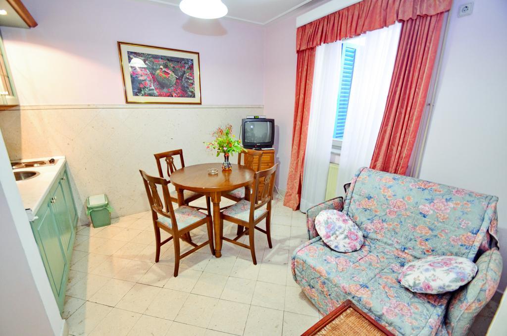 Villa Velzon Guesthouse Budva Oda fotoğraf