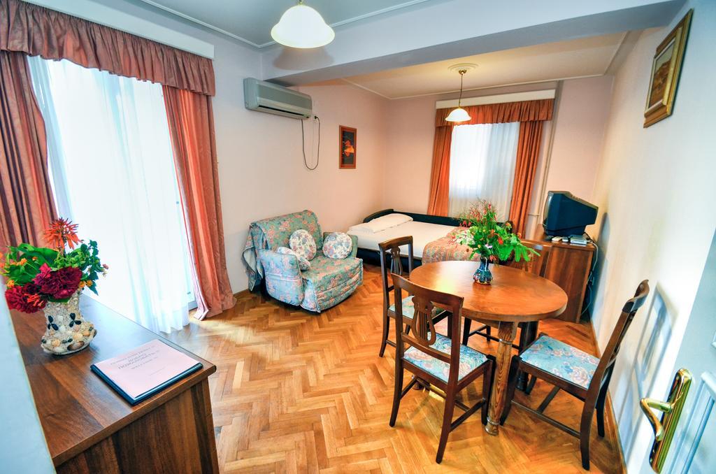 Villa Velzon Guesthouse Budva Dış mekan fotoğraf